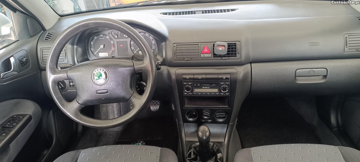 Skoda Octavia Break 1.6i Ambient - BOM ESTADO — fotografia 5