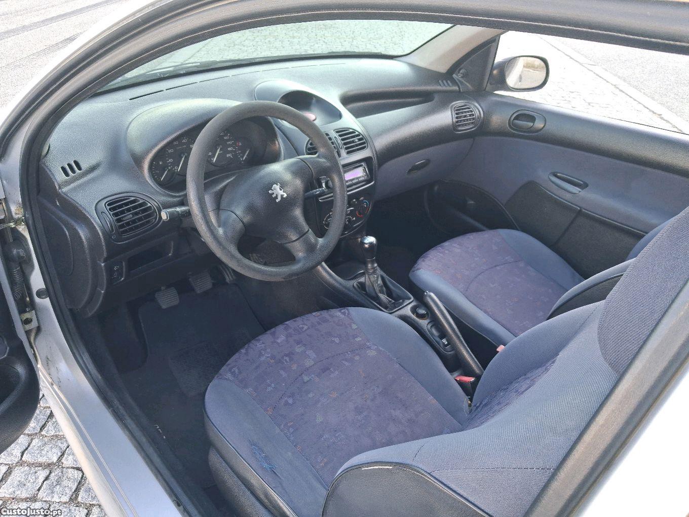 Peugeot 206 5 lugares 3 portas — fotografia 4