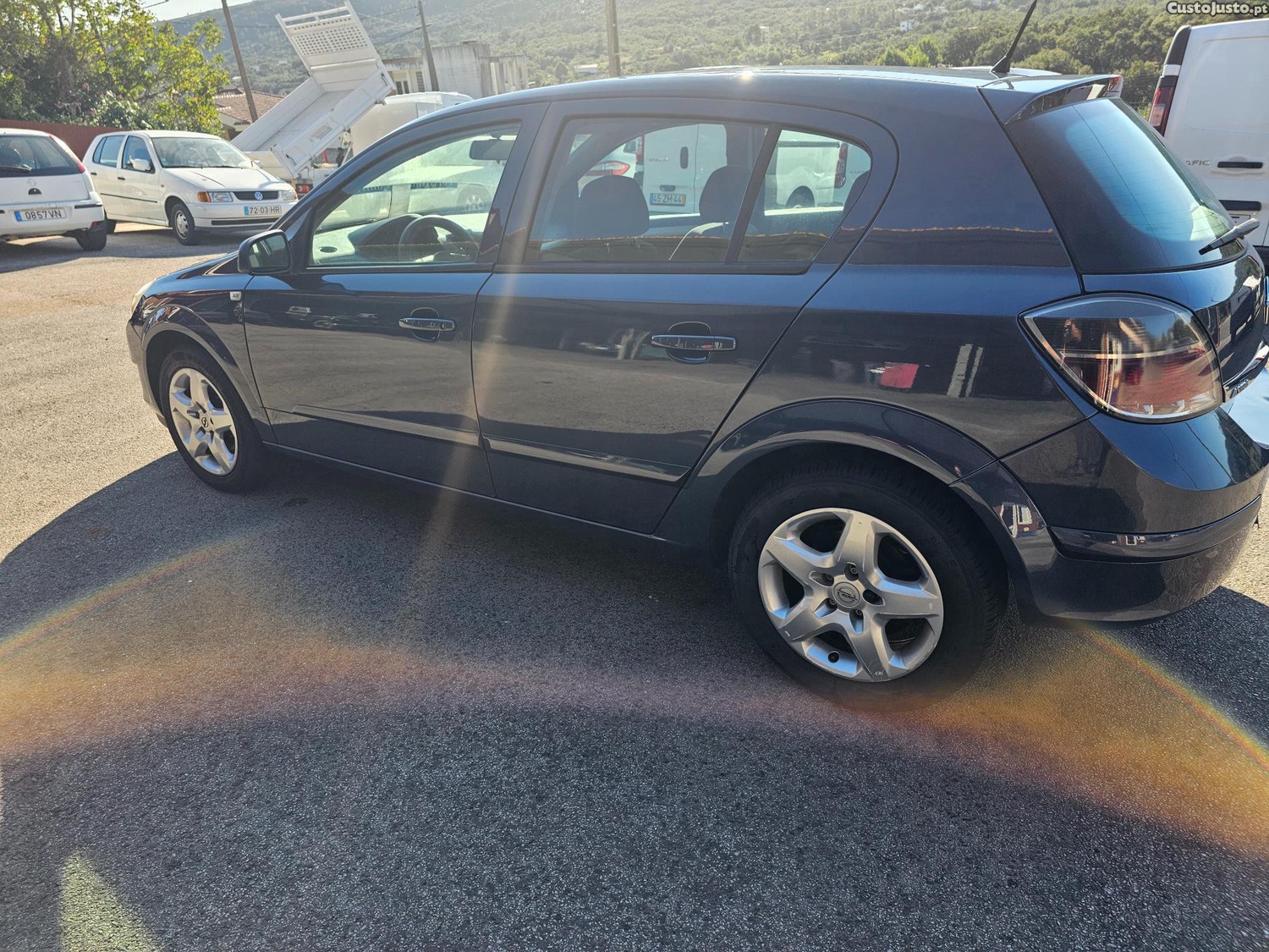 Opel Astra 1.3 CDTI — fotografia 12