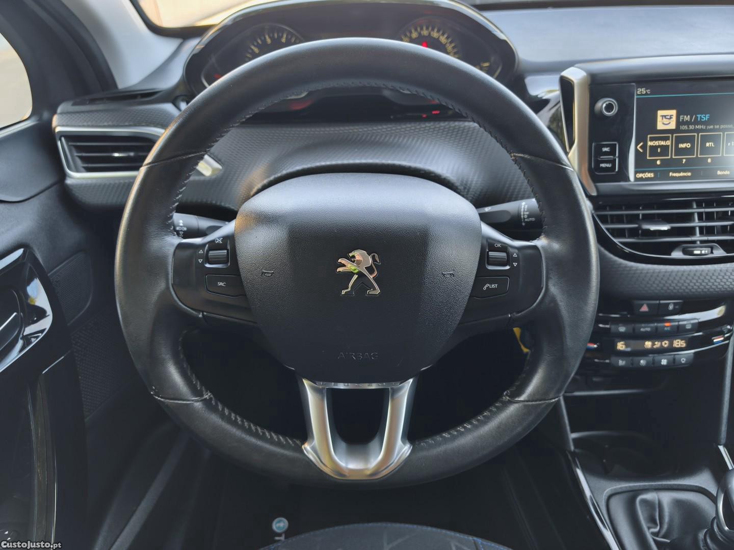 Peugeot 2008 1.2 PureTech Signature — fotografia 18