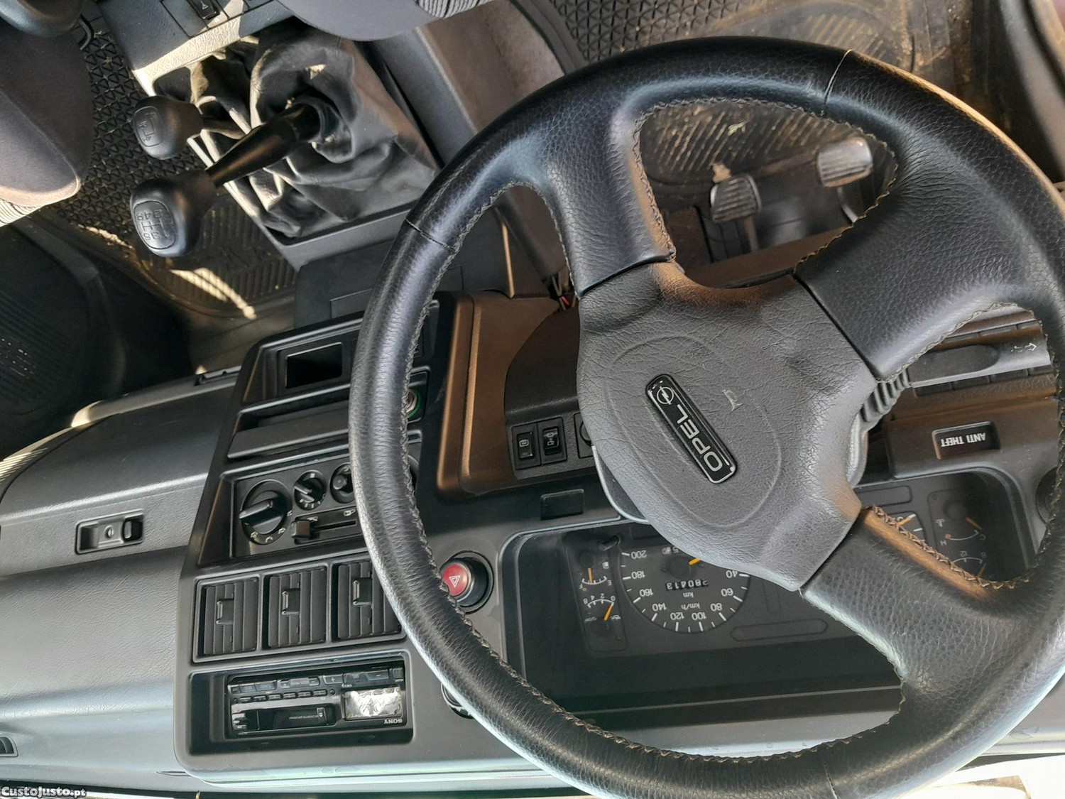Opel Monterey 3.1 td — fotografia 2