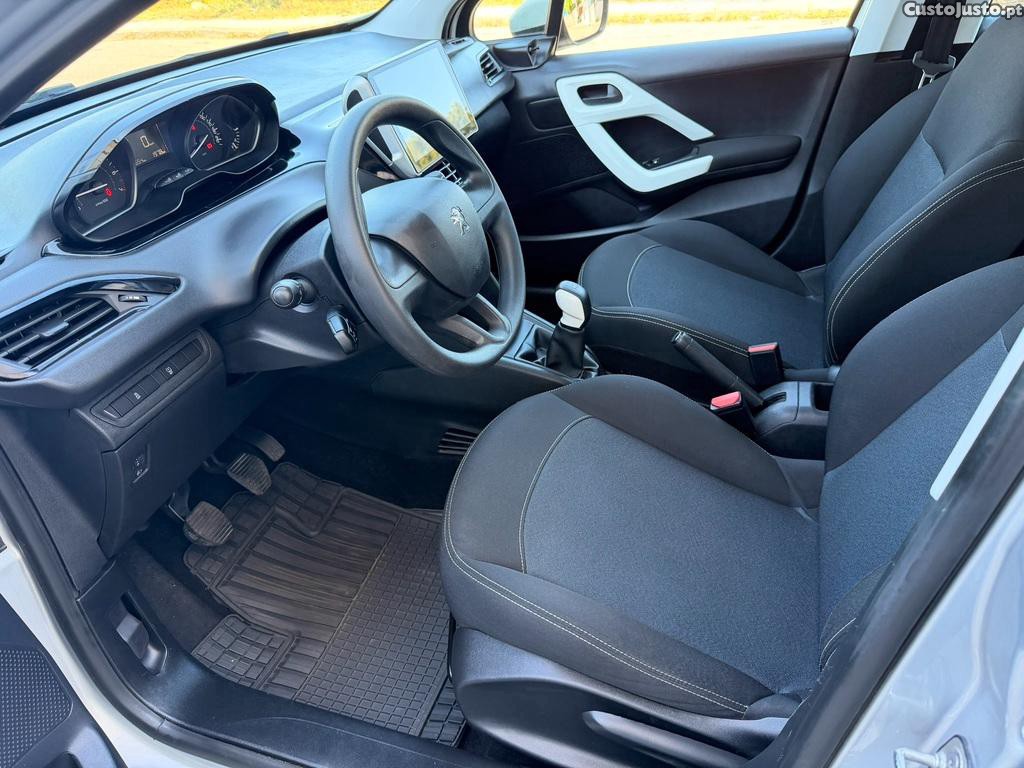Peugeot 208 1.2 PureTech 68cv A/C+GPS — fotografia 11
