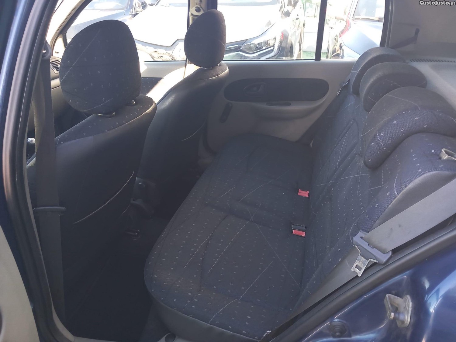Renault Clio 1.5 dCi Confort — fotografia 3