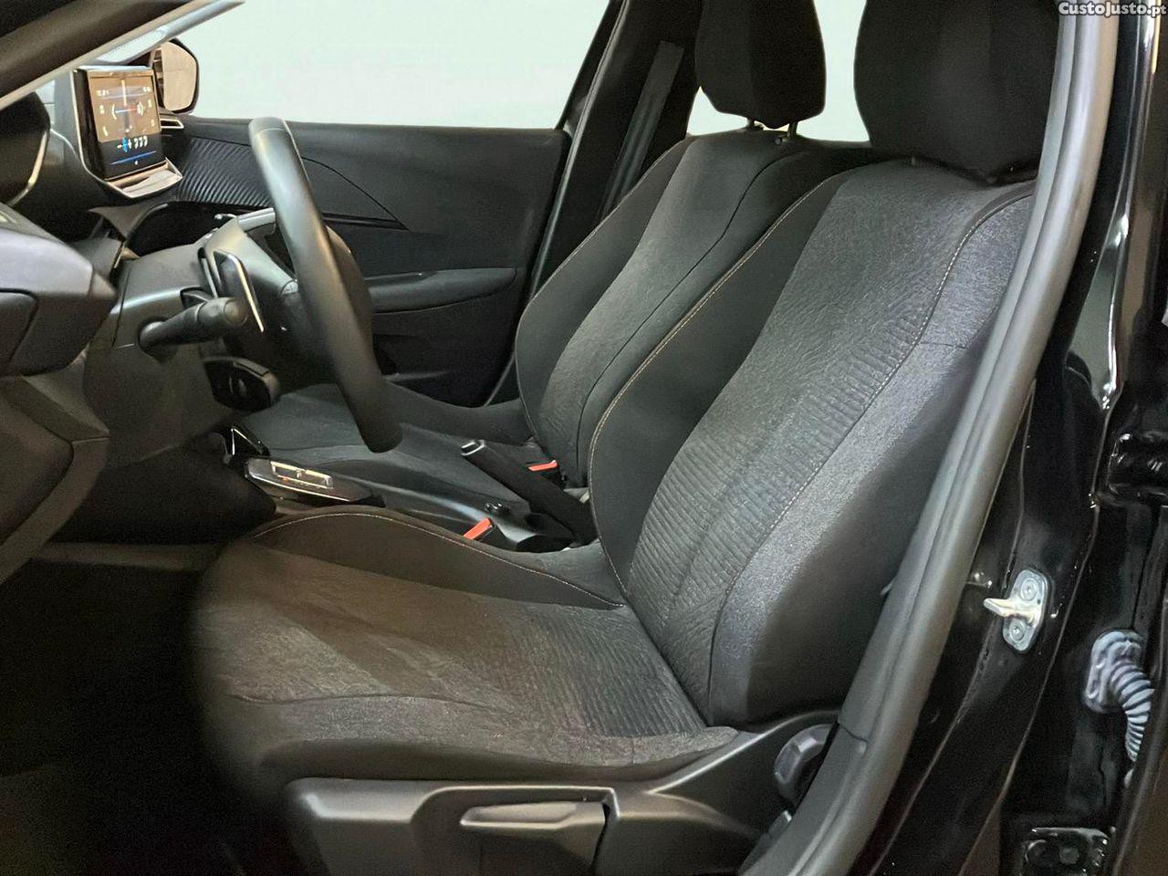 Peugeot 208 1.2 Hybrid Allure e-DCS6 — fotografia 9