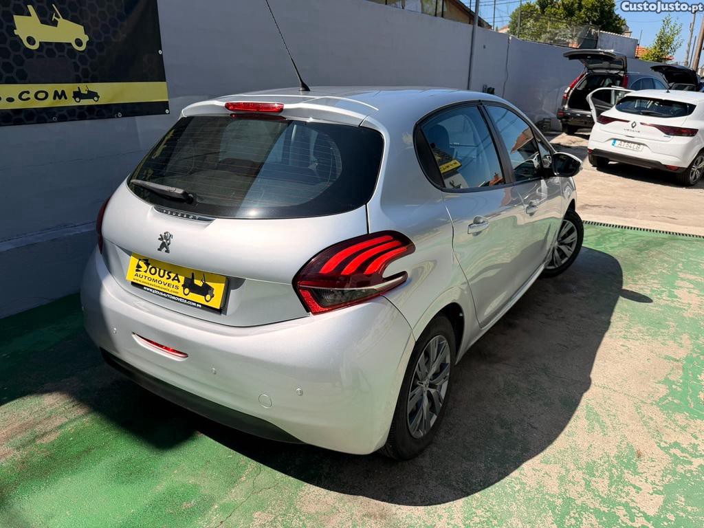 Peugeot 208 1.2 PureTech 68cv A/C+GPS — fotografia 14