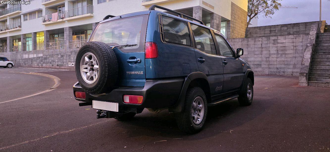 Nissan Terrano 2 4x4 de 7 Lugares impecável — fotografia 5
