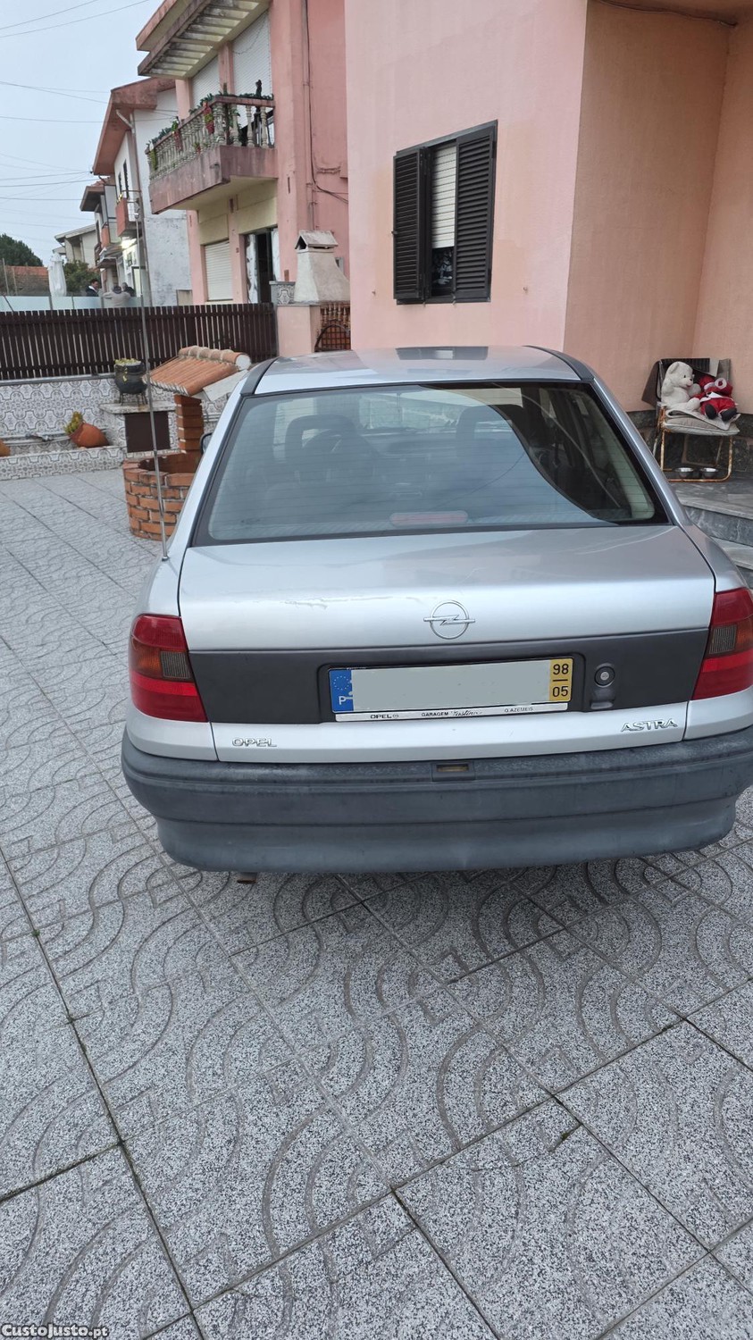 Opel Astra H — fotografia 2