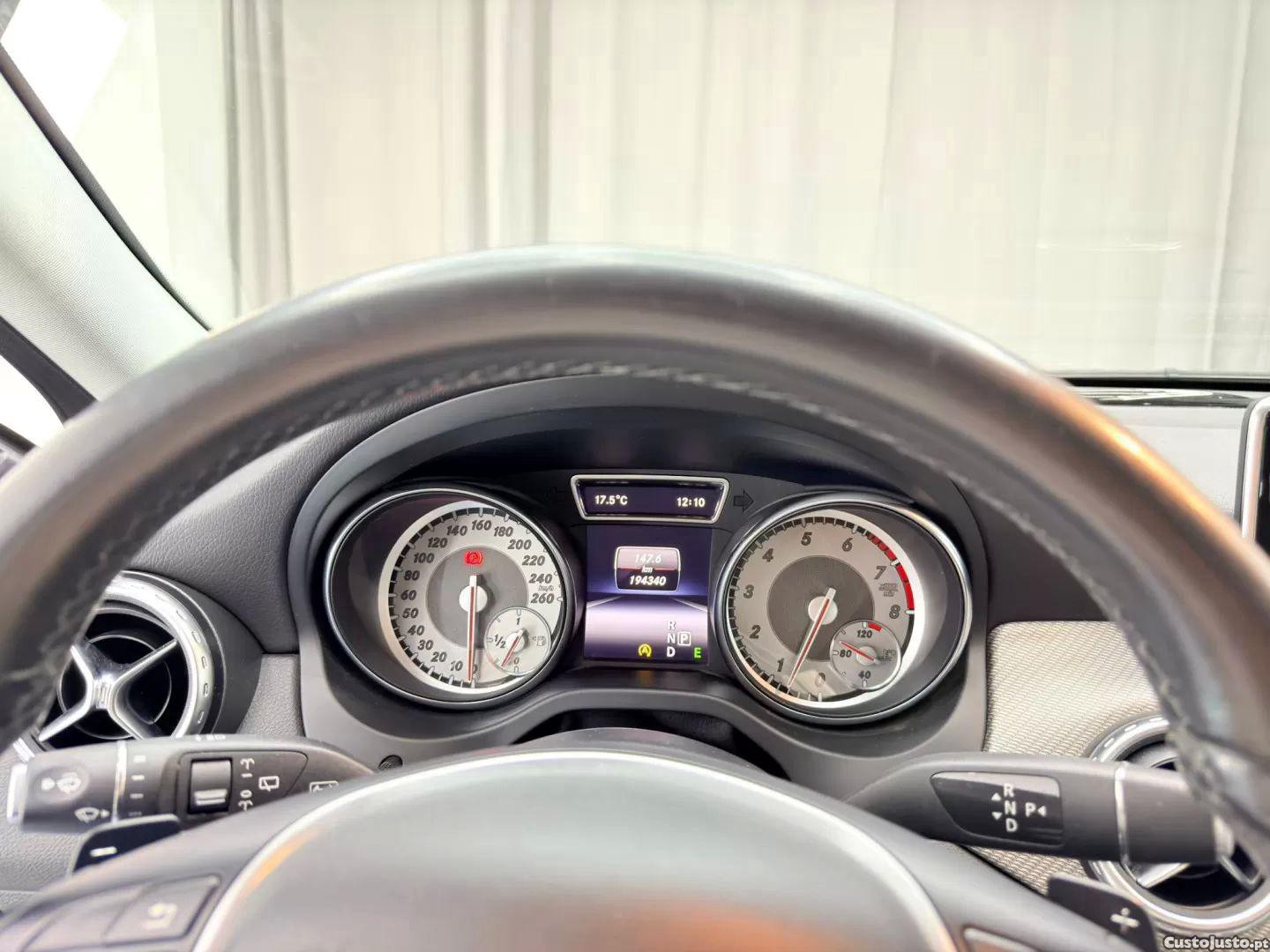 Mercedes-Benz GLA 200 Aut. — fotografia 2