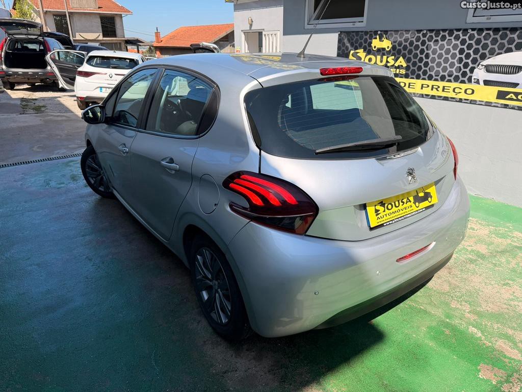 Peugeot 208 1.2 PureTech 68cv A/C+GPS — fotografia 13