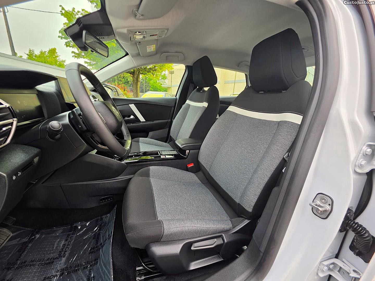 Citroën C4 X 1.2 Hybrid Max e-DSC6 — fotografia 12