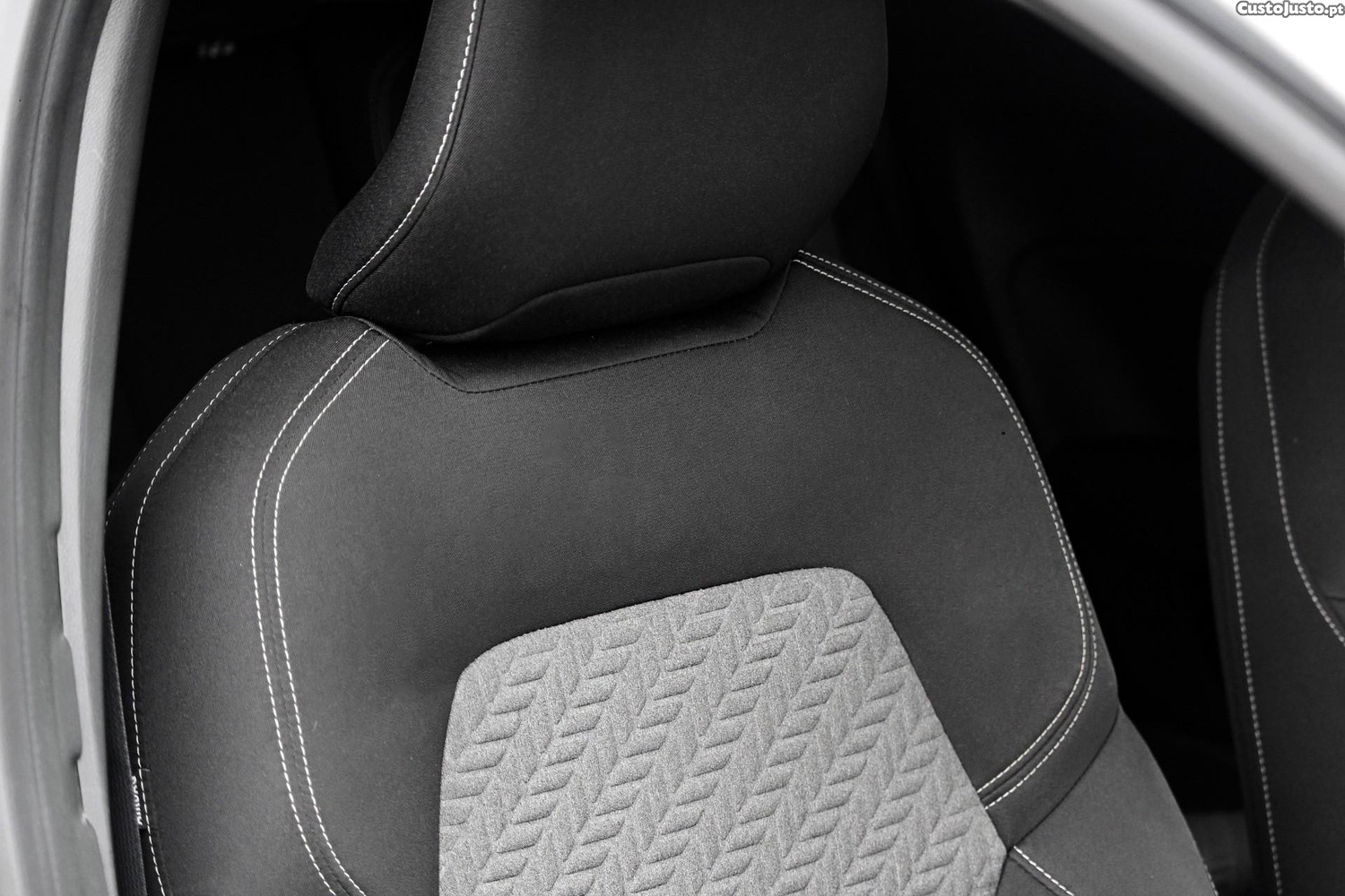 Renault Clio 1.0 TCe Evolution — fotografia 12