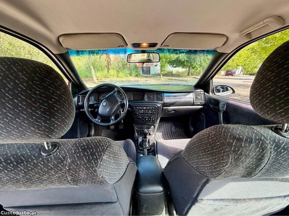 Opel Vectra 2.0DTI — fotografia 5