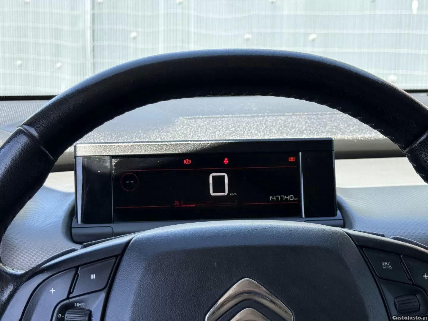 Citroën C4 1.6 bluehdi shine — fotografia 9