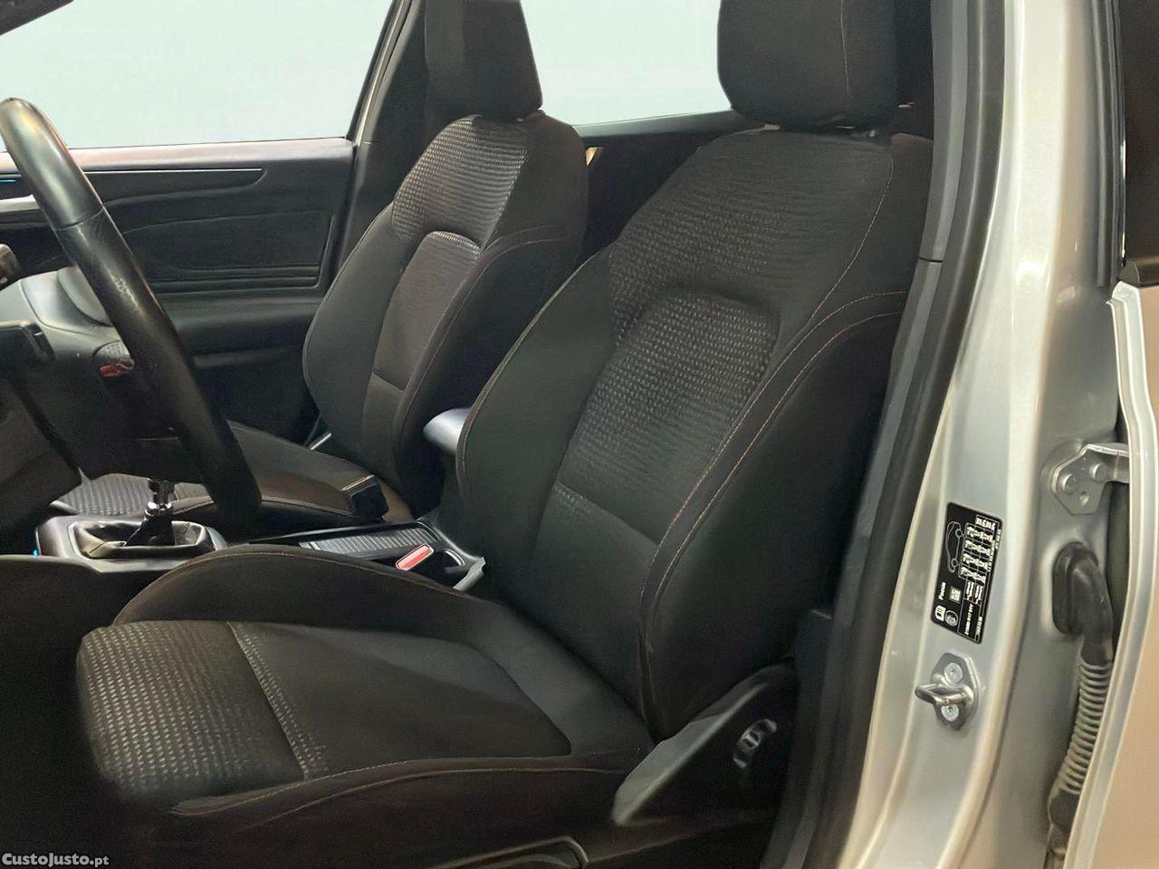 Ford Focus 1.0 EcoBoost MHEV ST-Line X — fotografia 10