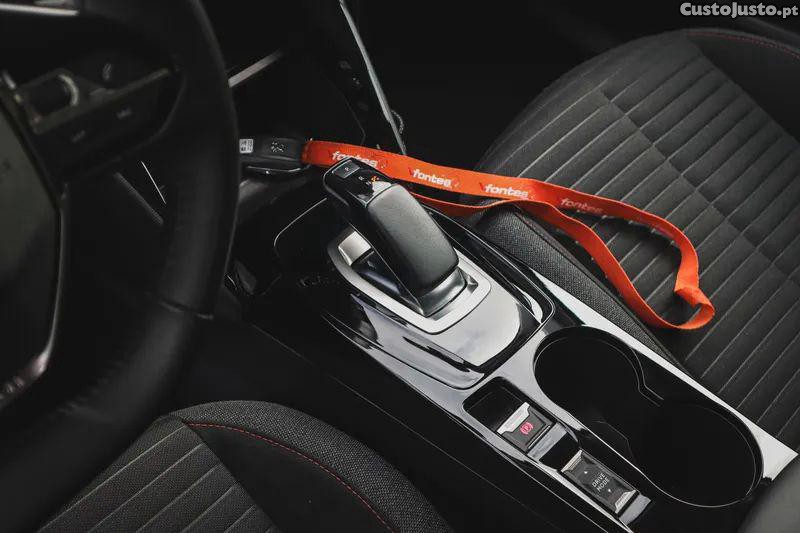 Peugeot e-2008 50 kwh active pack — fotografia 11