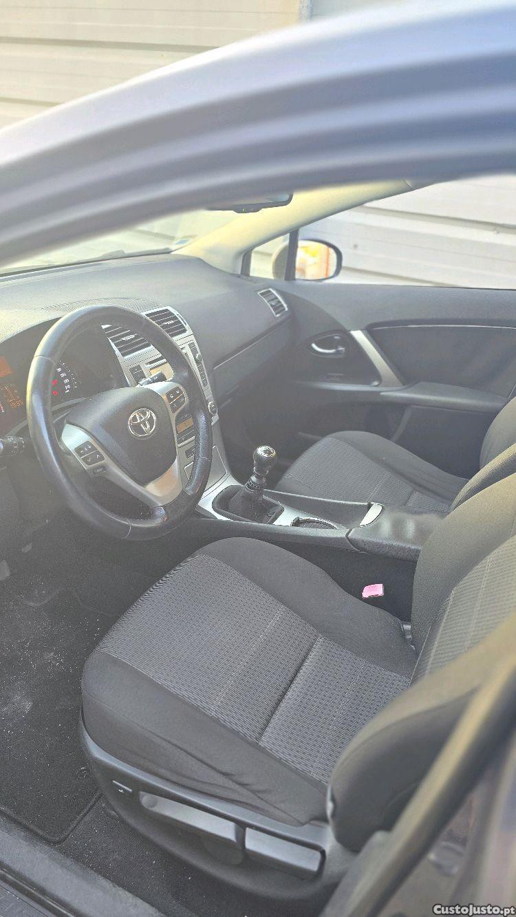 Toyota Avensis 2.0 d4d 125cv — fotografia 4