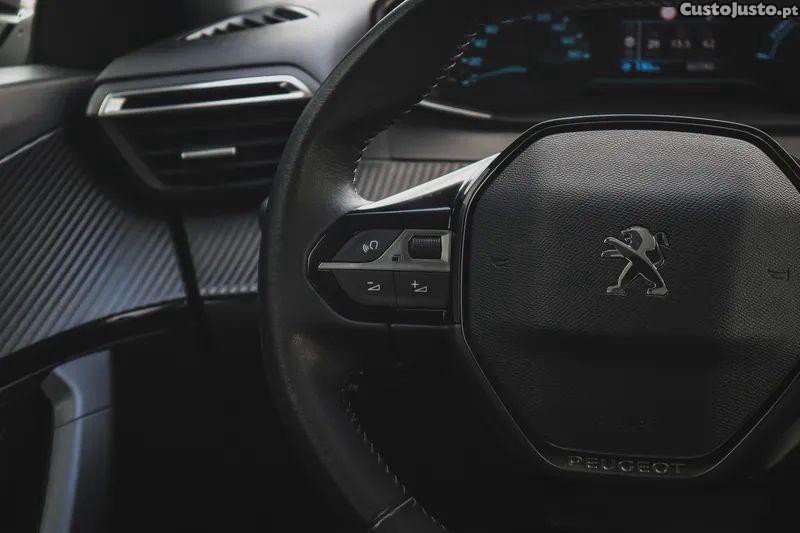 Peugeot e-2008 50 kwh active pack — fotografia 17