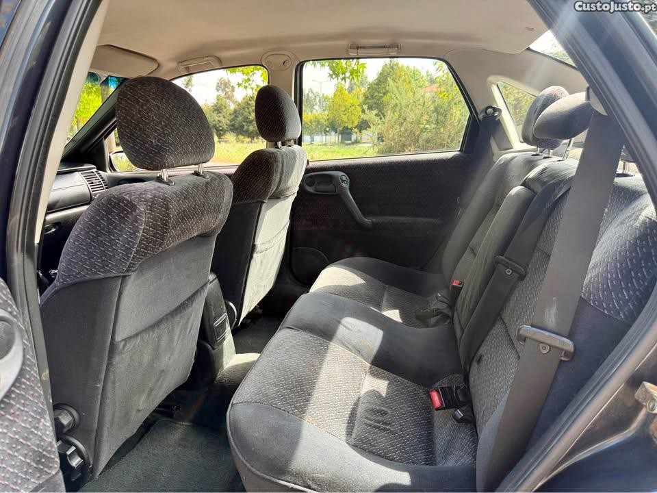 Opel Vectra 2.0DTI — fotografia 4