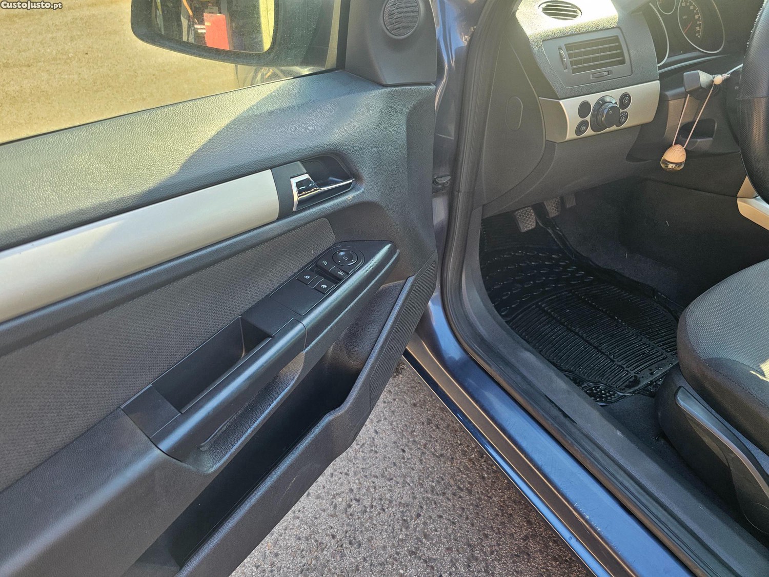 Opel Astra 1.3 CDTI — fotografia 11
