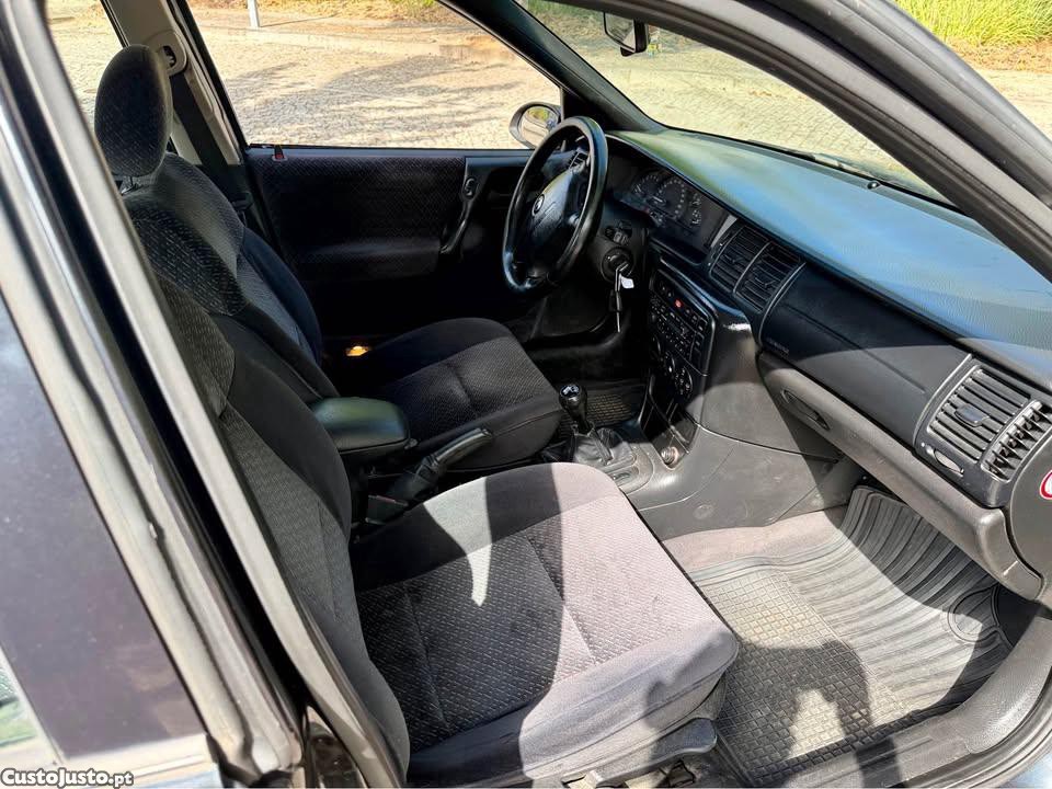 Opel Vectra 2.0DTI — fotografia 6
