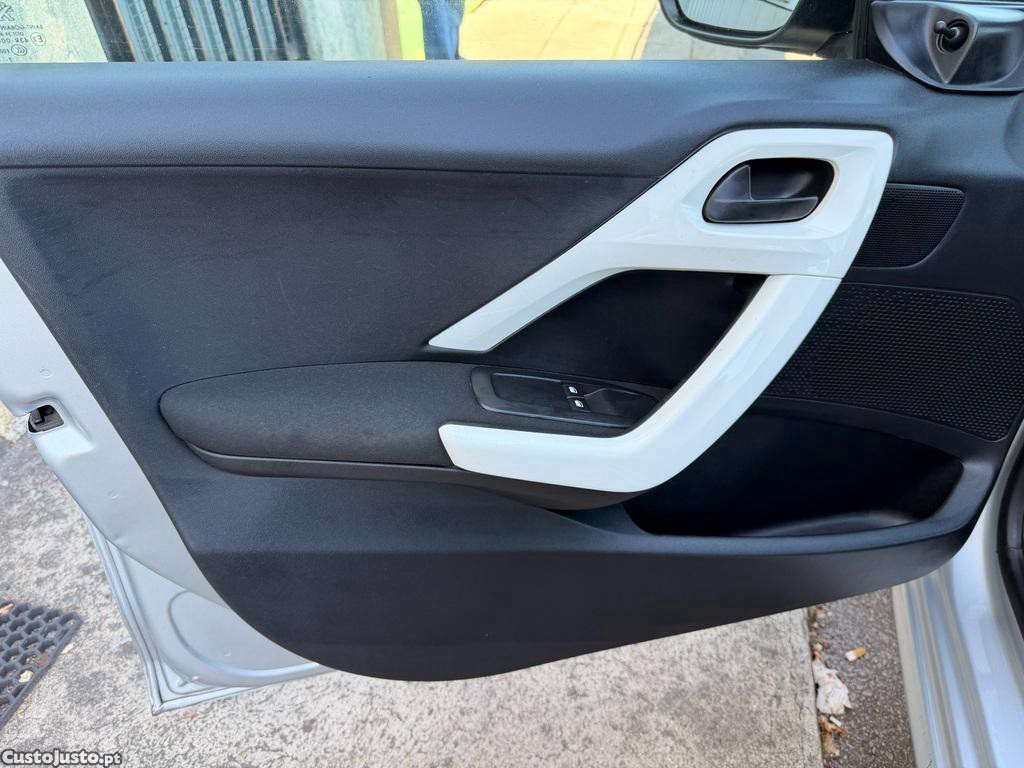 Peugeot 208 1.2 PureTech 68cv A/C+GPS — fotografia 4