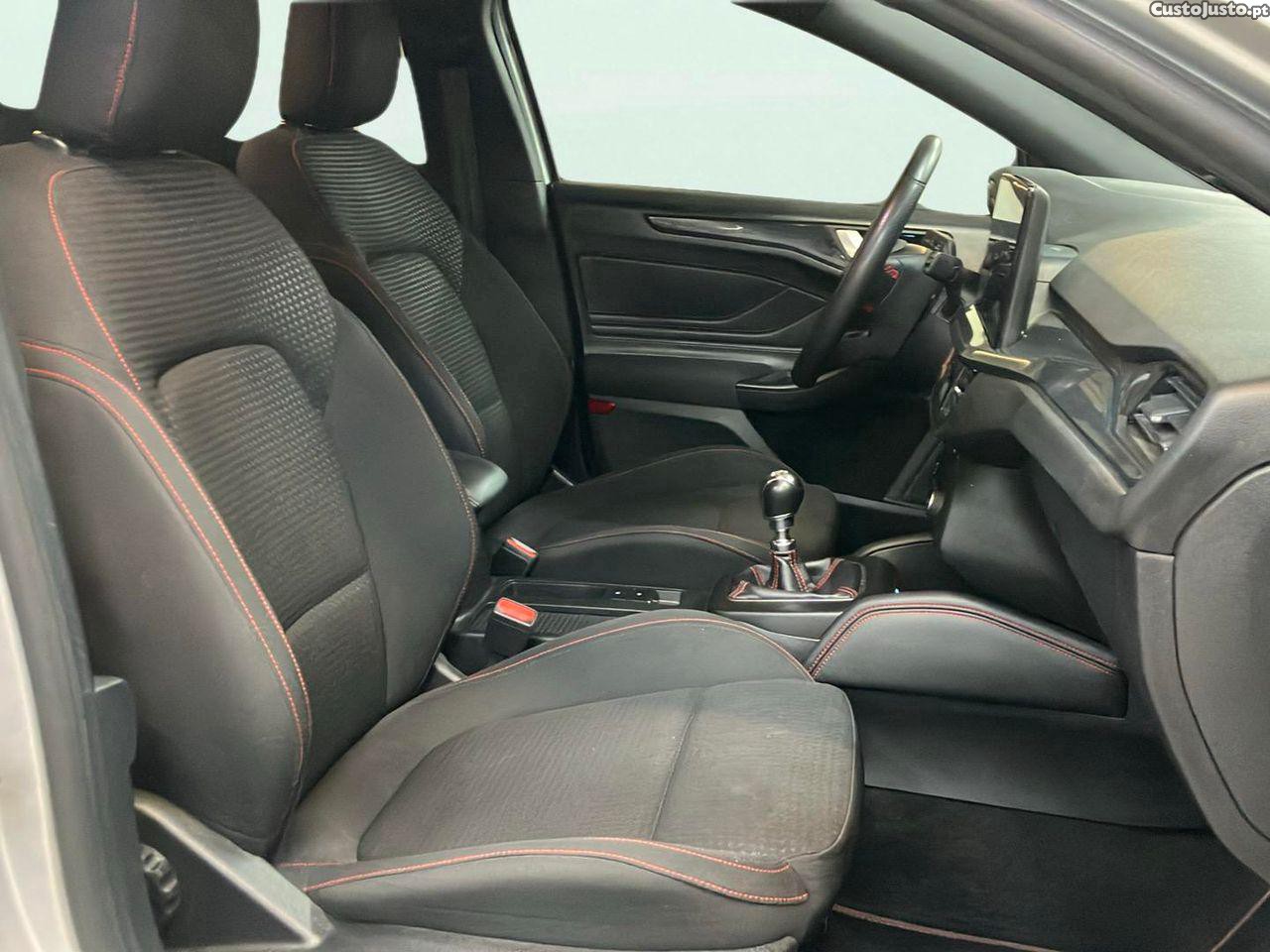 Ford Focus 1.0 EcoBoost MHEV ST-Line X — fotografia 9