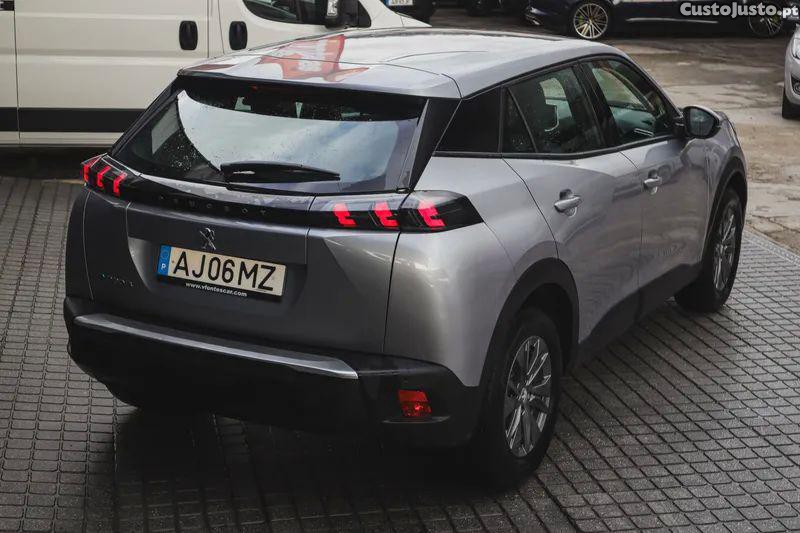 Peugeot e-2008 50 kwh active pack — fotografia 9