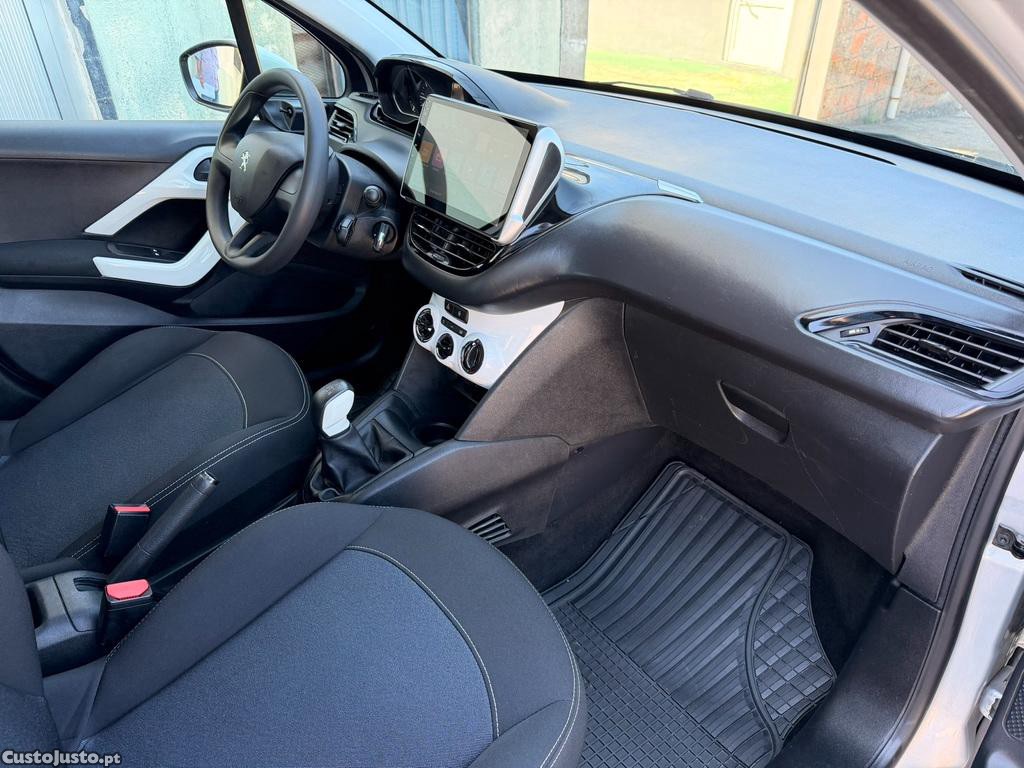 Peugeot 208 1.2 PureTech 68cv A/C+GPS — fotografia 9