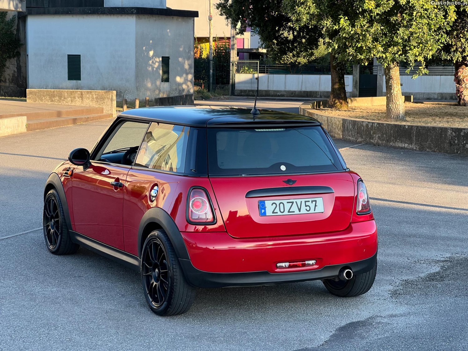 MINI Cooper D 1.6 112CV Motor BMW — fotografia 8