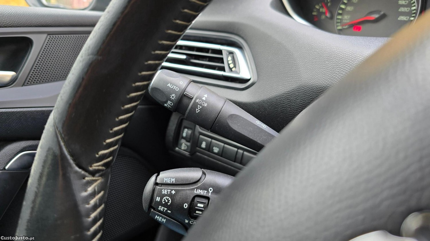 Peugeot 308 SW 1.6 BlueHDi Allure J17 — fotografia 15