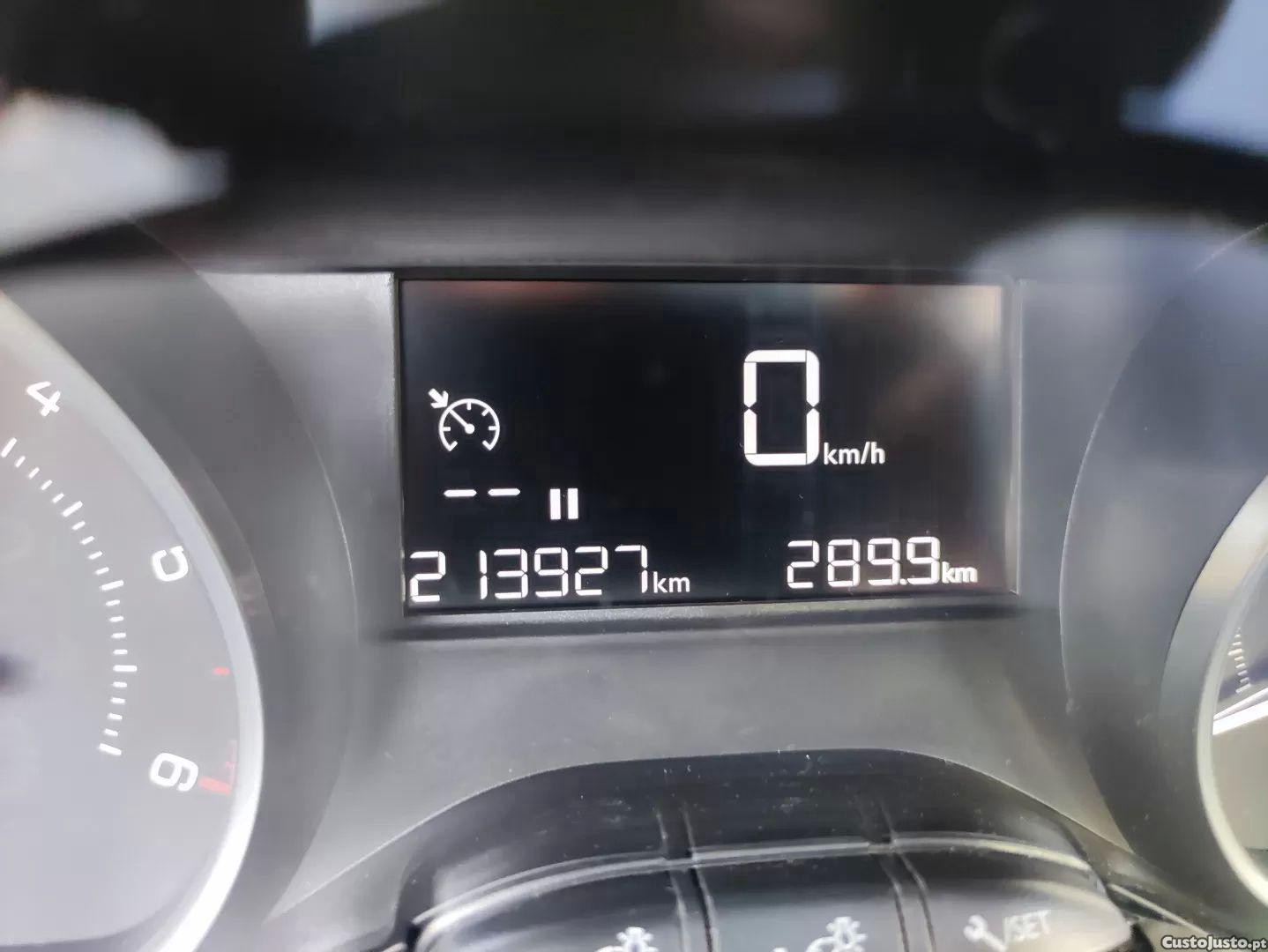 Peugeot 208 1.5 bluehdi active — fotografia 4