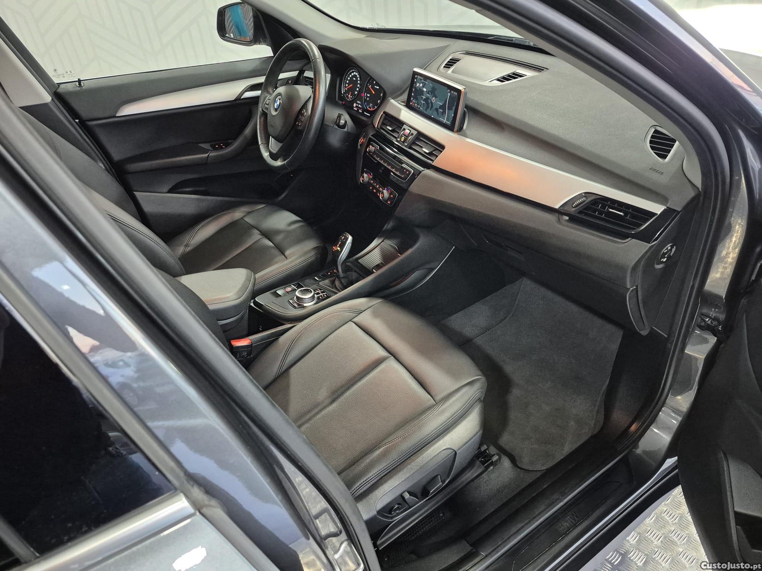 BMW X1 16 d sDrive Auto — fotografia 3