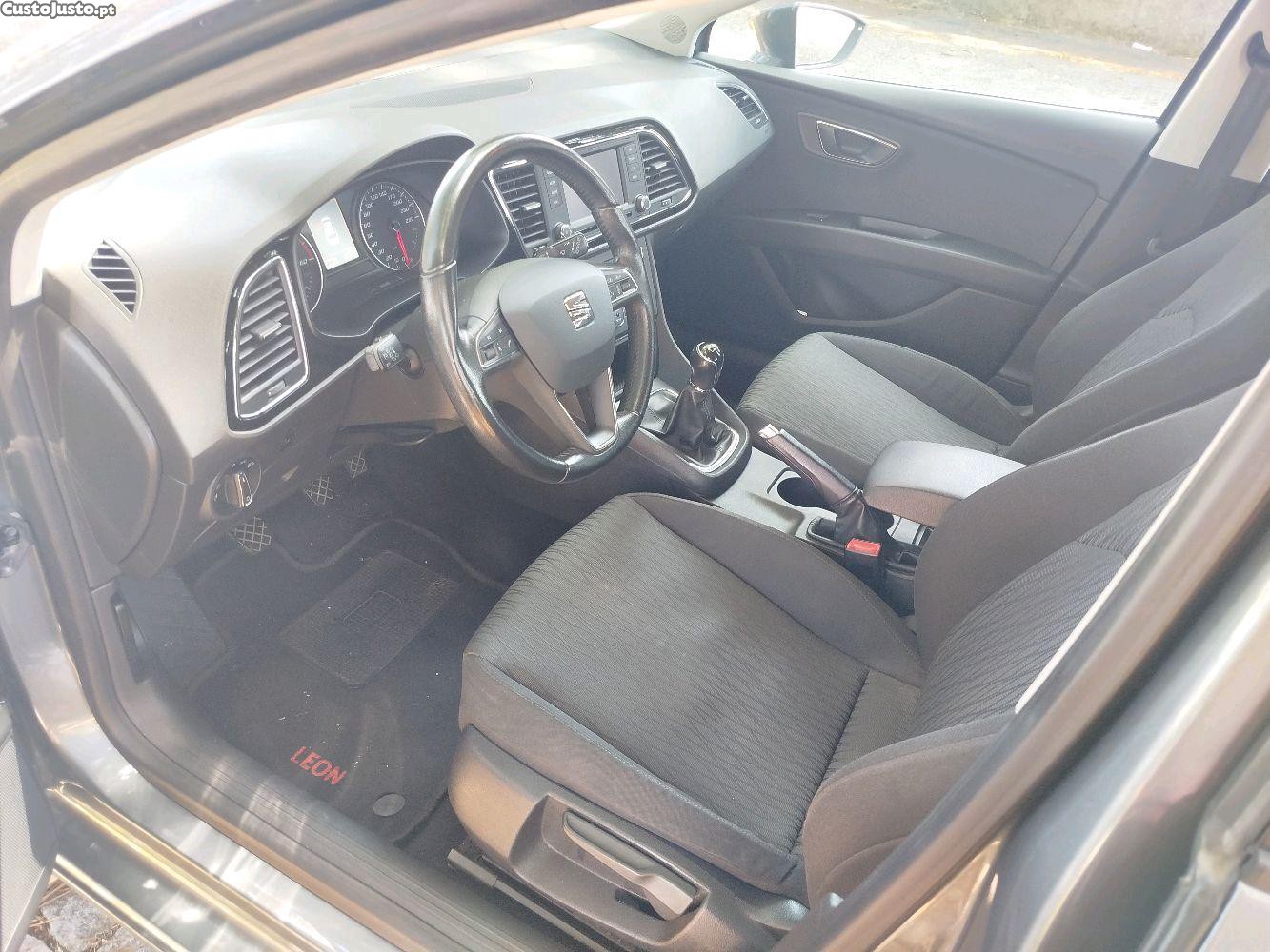 SEAT Leon 1.6 tdi — fotografia 4
