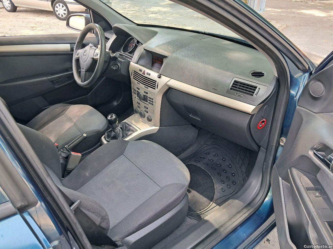 Opel Astra 5 portas — fotografia 4