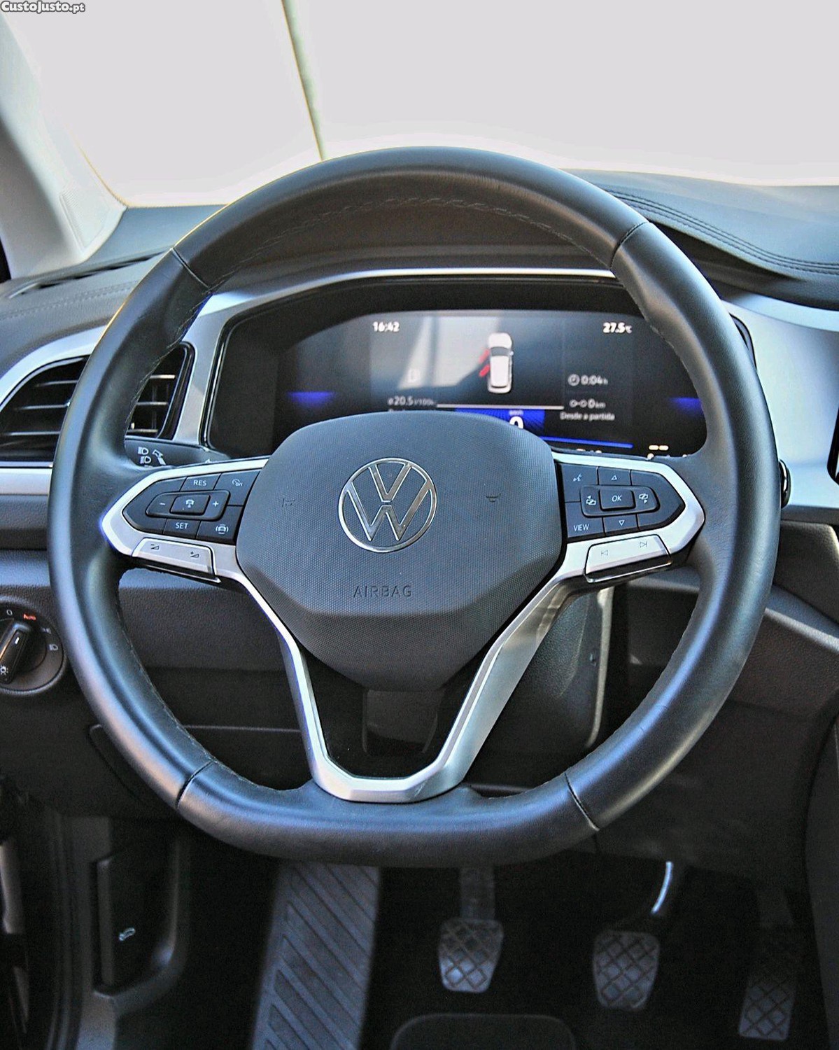 Volkswagen T-Roc 1.0TSI — fotografia 2