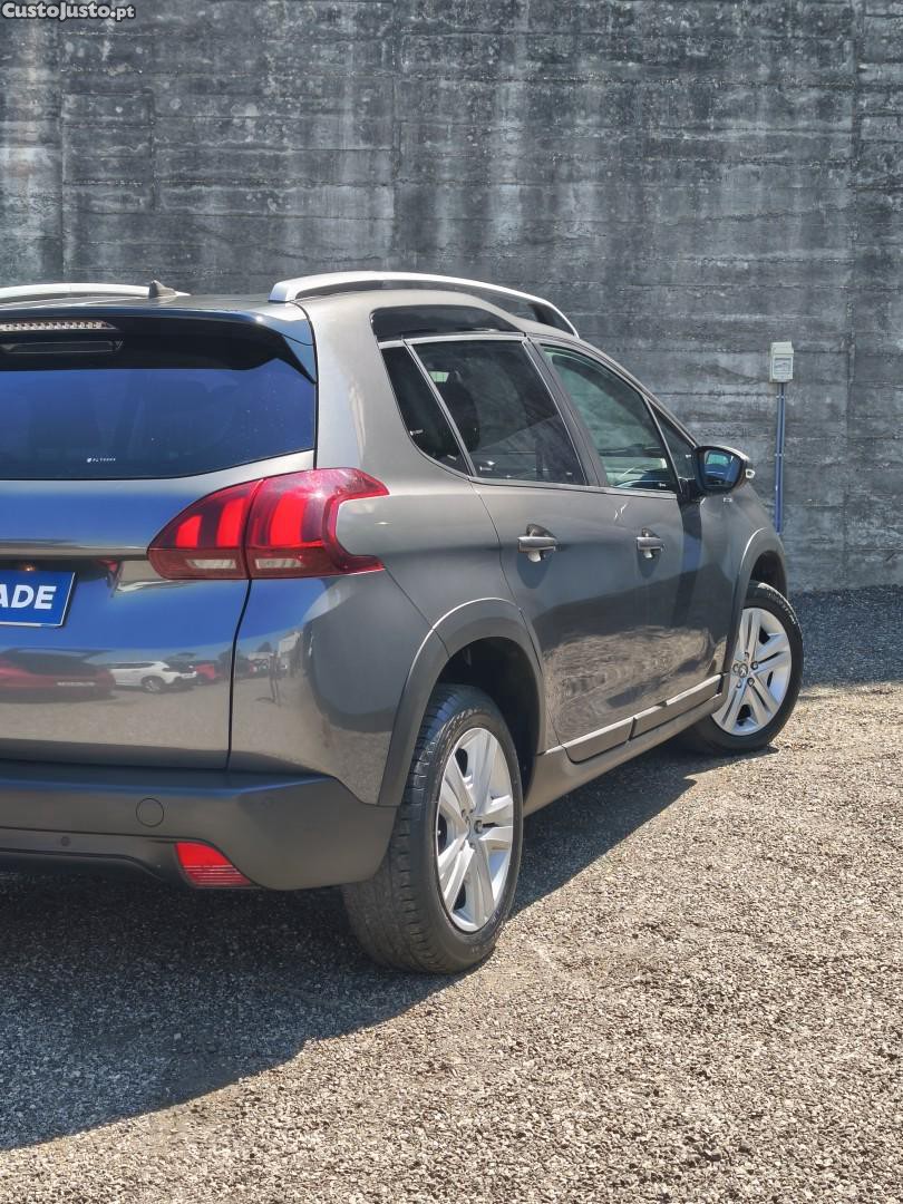 Peugeot 2008 1.2 PureTech Signature — fotografia 7