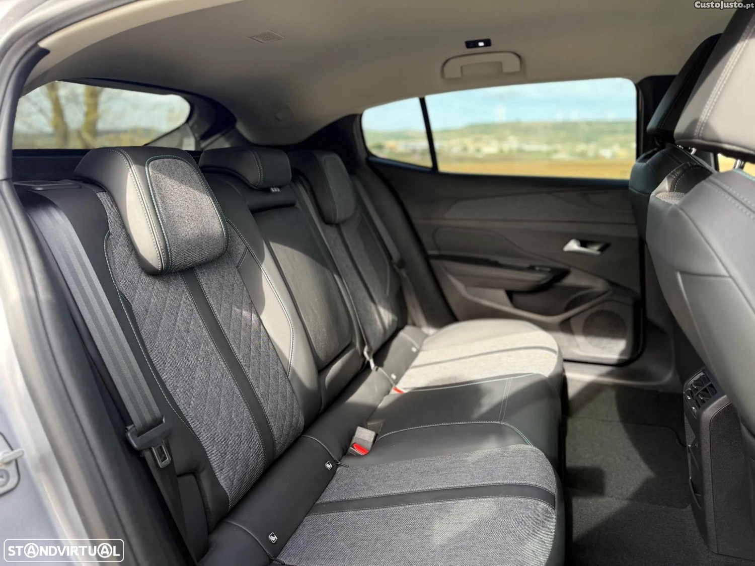 Peugeot e-408 408 1.2 PureTech Allure EAT8 — fotografia 3