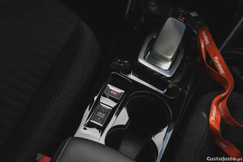 Peugeot e-2008 50 kwh active pack — fotografia 12