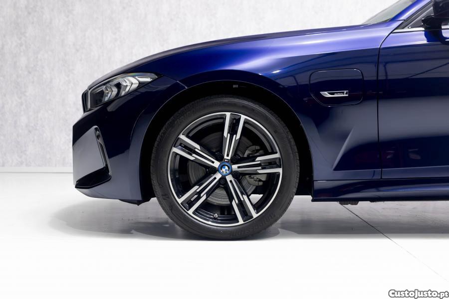 BMW 320 e Pack Desportivo M — fotografia 19