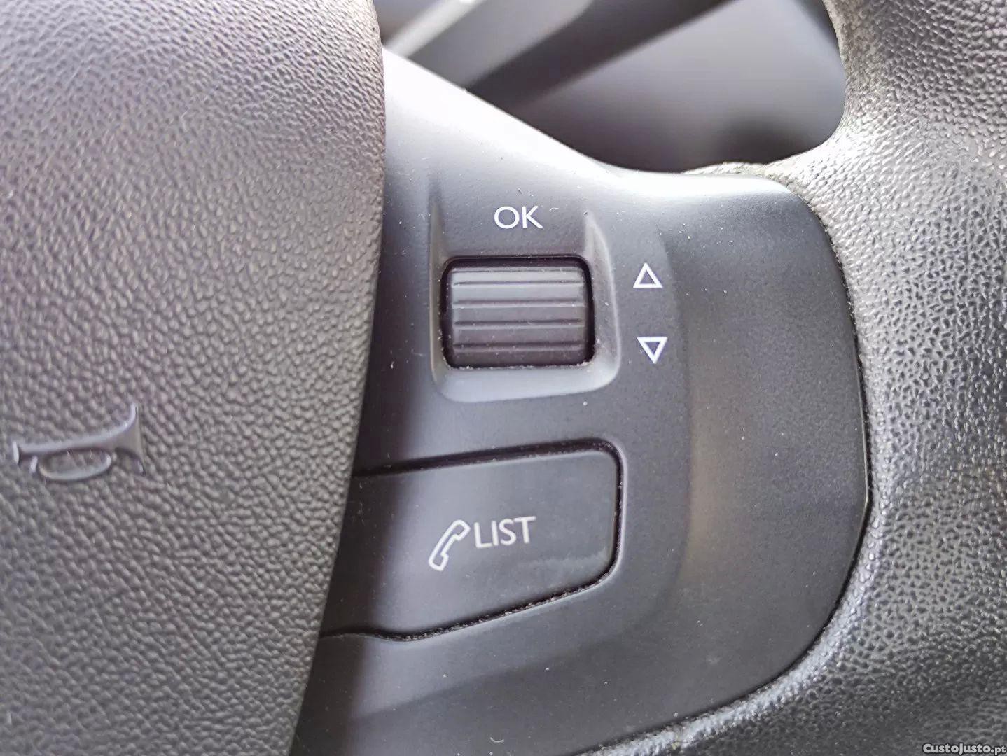 Peugeot 208 1.5 bluehdi active — fotografia 3
