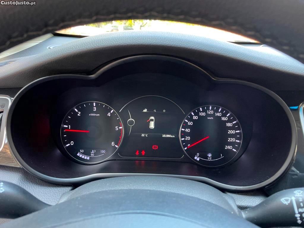 Kia Carens 1.7 CRDI ISG TX 7 LUGARES — fotografia 6