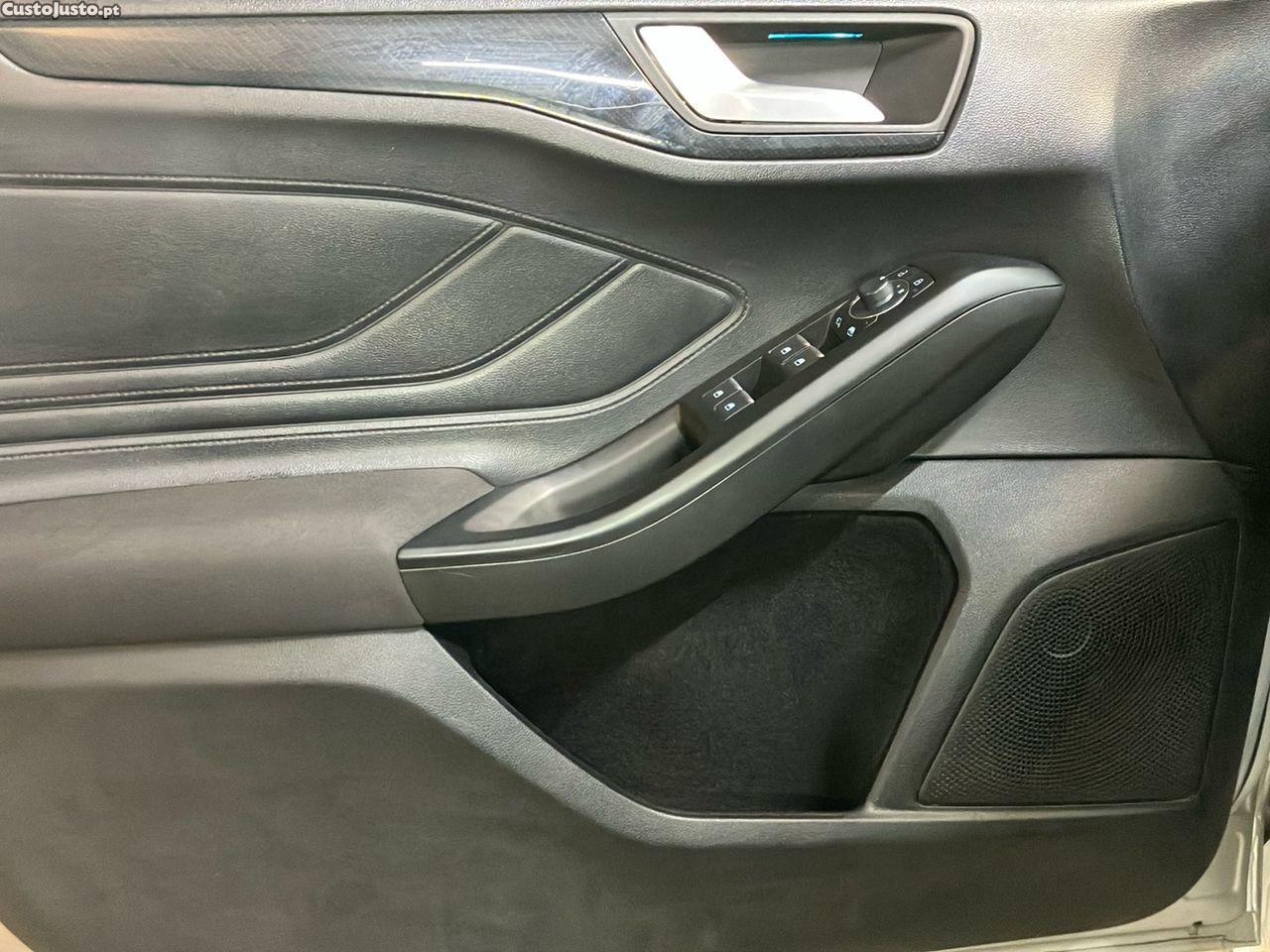 Ford Focus 1.0 EcoBoost MHEV ST-Line X — fotografia 5