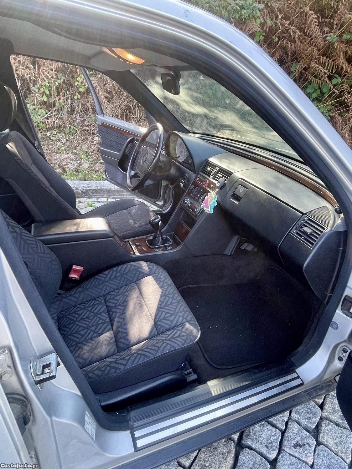 Mercedes-Benz 220 D — fotografia 3