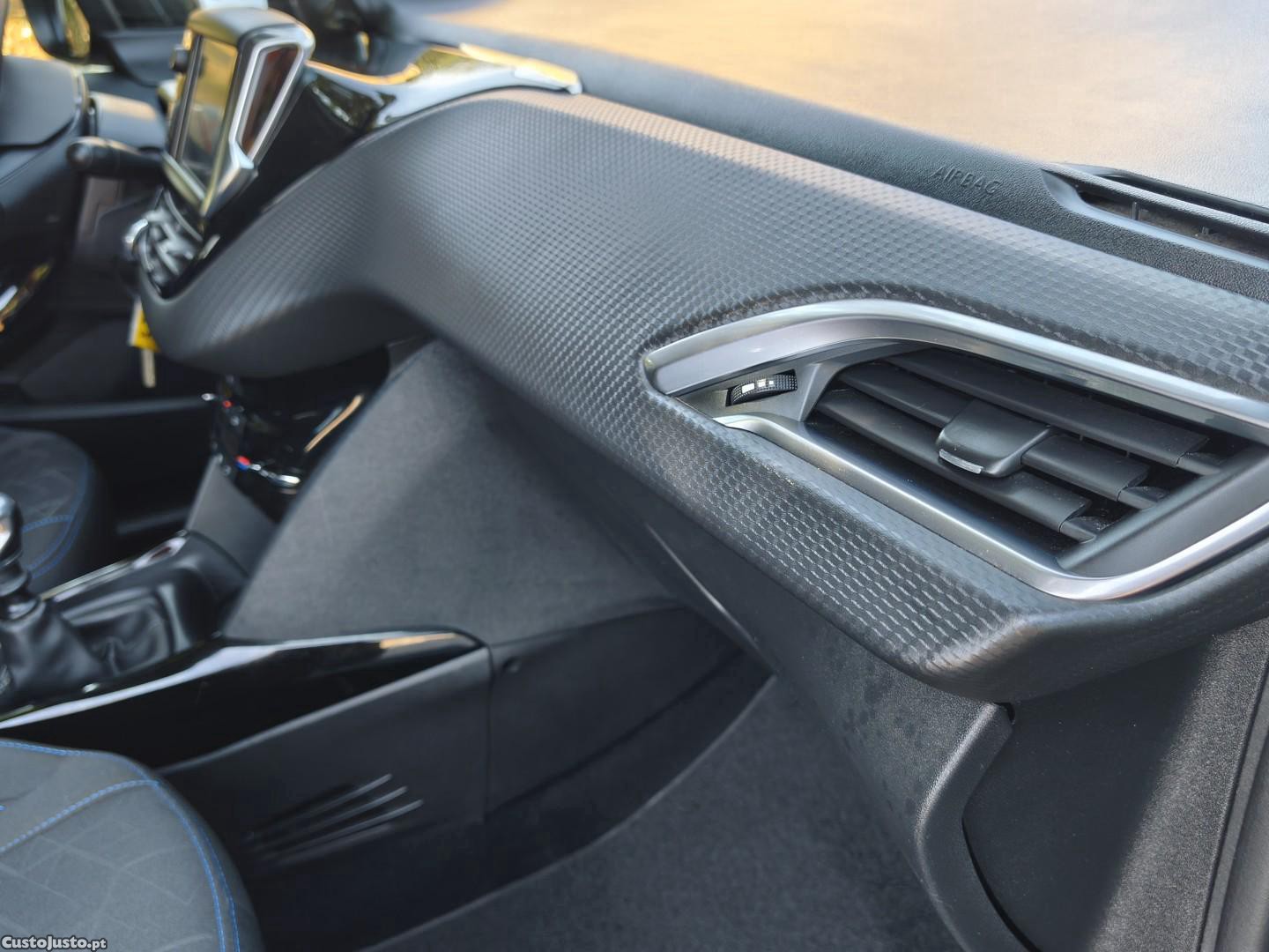 Peugeot 2008 1.2 PureTech Signature — fotografia 4