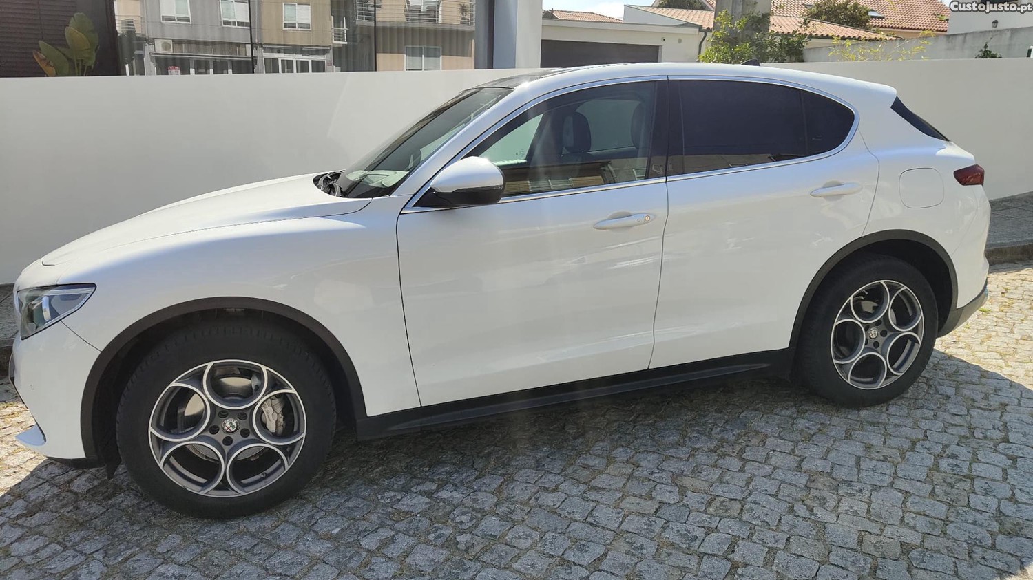 Alfa Romeo Stelvio Q4 — fotografia 2