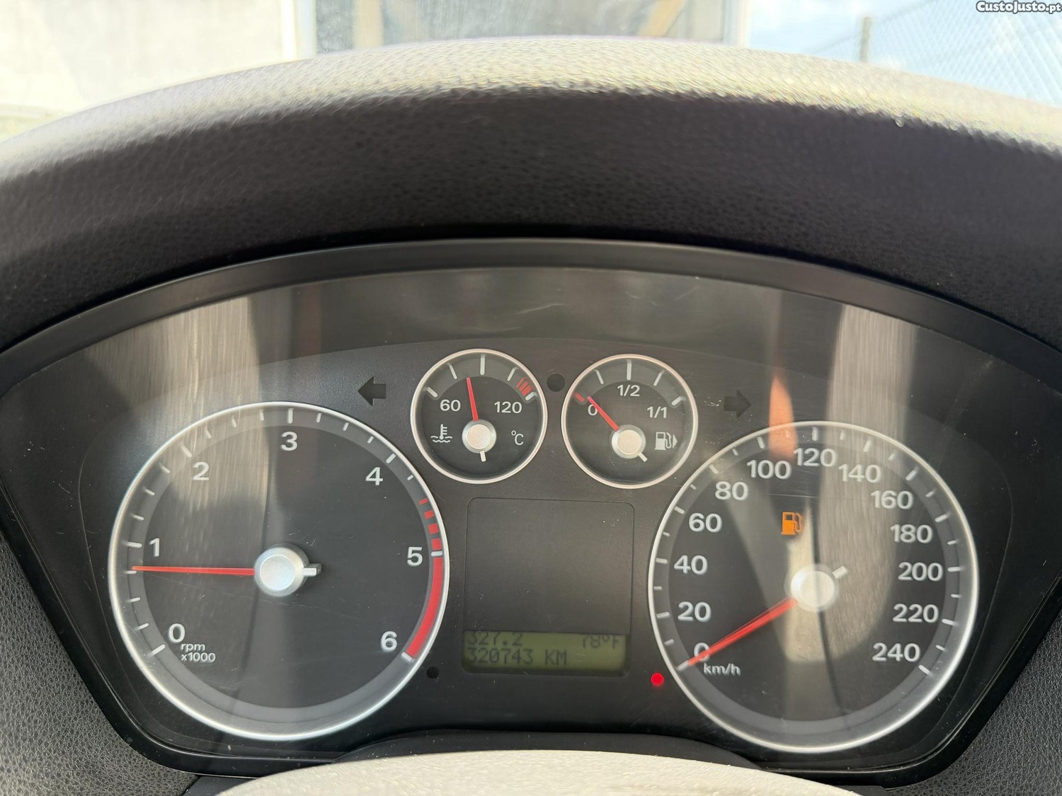 Ford Focus 1.6TdCi 110CV — fotografia 3