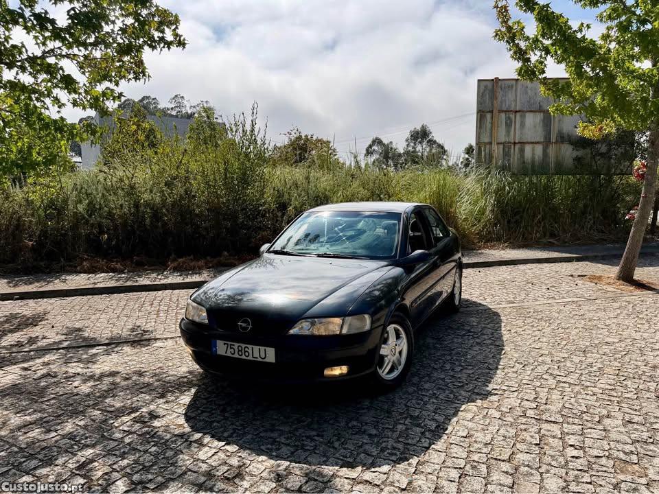 Opel Vectra 2.0DTI — fotografia 10