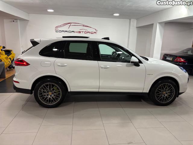 Porsche Cayenne S E-Hybrid Plug-in Platinium Edition — fotografia 14