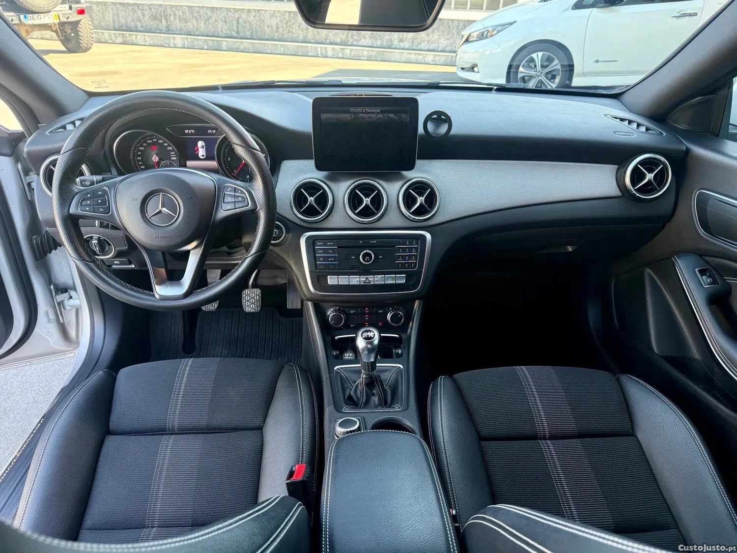 Mercedes-Benz CLA 180 d Urban — fotografia 7