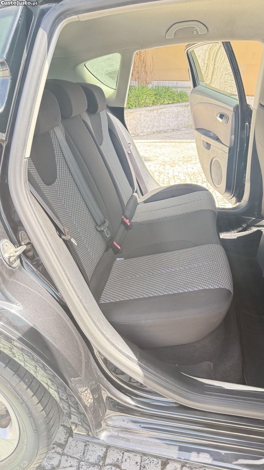 SEAT Leon GPL (Android & Apple CarPlay) c/ poucos kms — fotografia 7